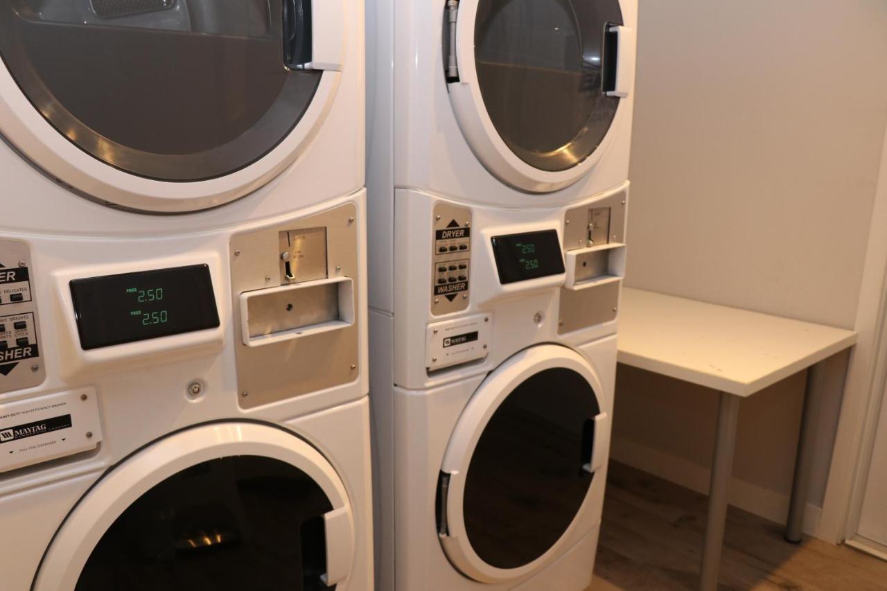 A Stylish Stay W/ A Queen Bed, Heated Floors.. #14 Brookline Exteriér fotografie