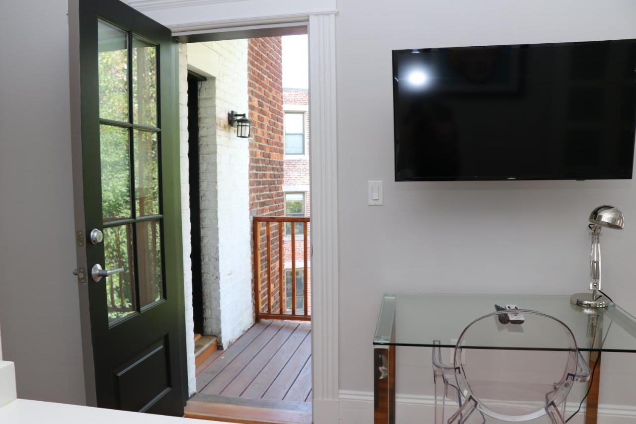 A Stylish Stay W/ A Queen Bed, Heated Floors.. #14 Brookline Exteriér fotografie